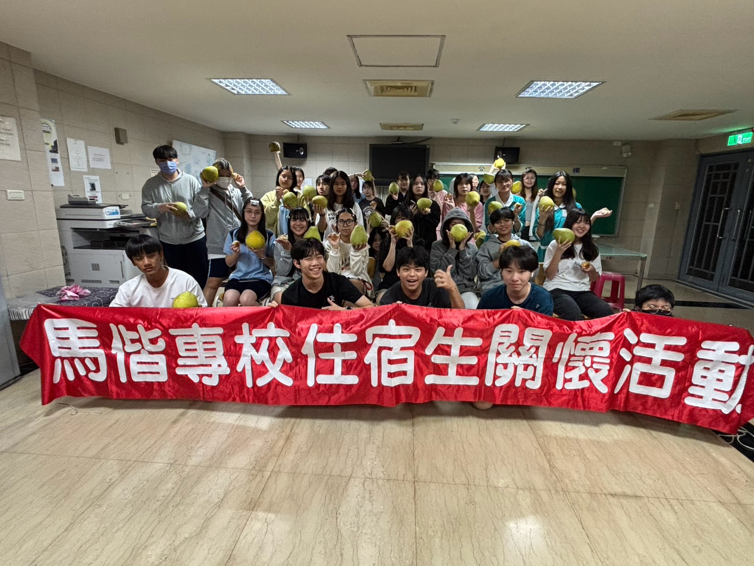 115-1住宿生關懷-中秋節送旦餅活動